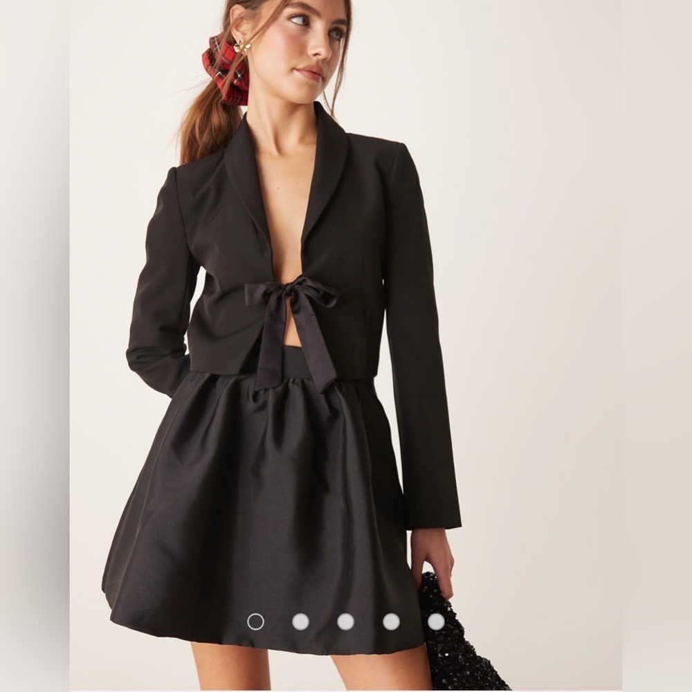 NWOT Gina Tricot structured puffball mini skirt in black